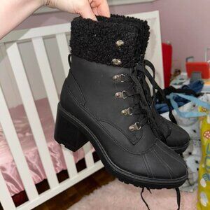 Boots with Fur details